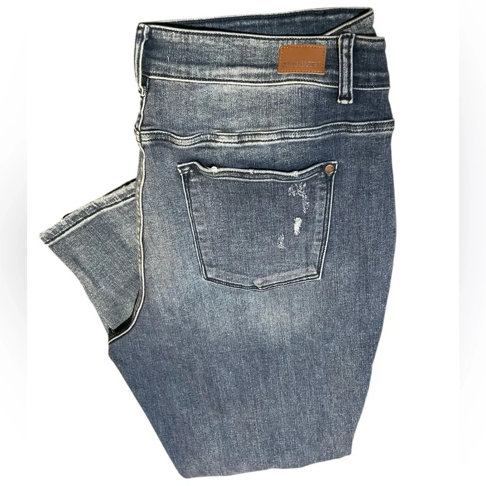 Judy Blue distressed jeans - Picture 3 of 3